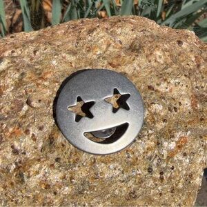 NWOT Coach Antique Silver Star Eyes Smiley Face Metal Pin / Brooch